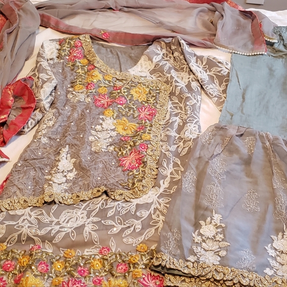 Pakistani style 3 piece outfit - Picture 2 of 3